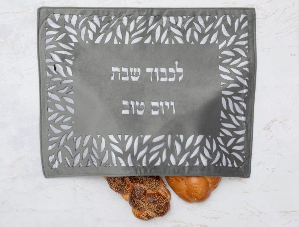 ⁦כיסוי פלטה קטיפתי עם חיתוכי לייזר⁩ – תמונה ⁦2⁩