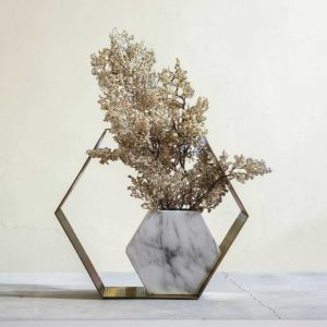 אגרטל משושה עם לימוניום