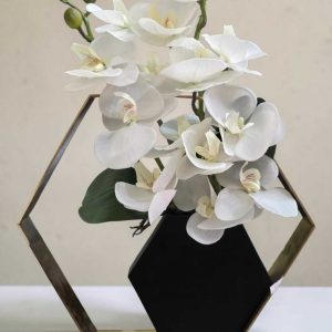 אגרטל משושה עם סחלבים